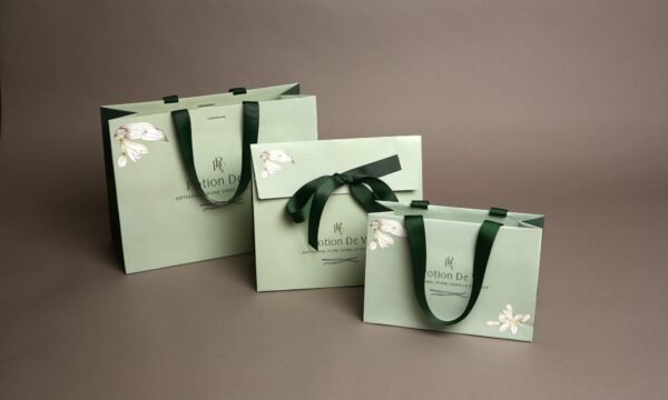 DM_20250519150110_012 Custom paper bags-Custom luxury paper bags-Printed paper bags for gift packagings